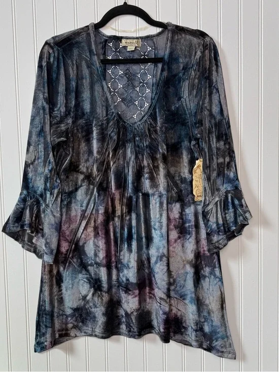 One World Velvet Tie Dye Lace Back Boho Blouse NWT Medium - Picture 3 of 11